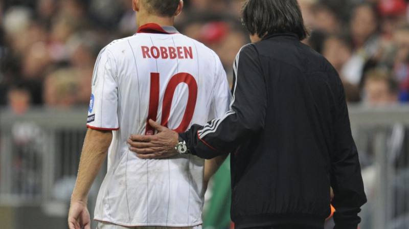 Arjens Robens atstāj laukumu vakardienas spēlē
Foto: AFP