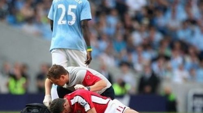 Emanuels Adebajors tikko iesitis pa seju Robinam van Persijam
Foto: PA Wire