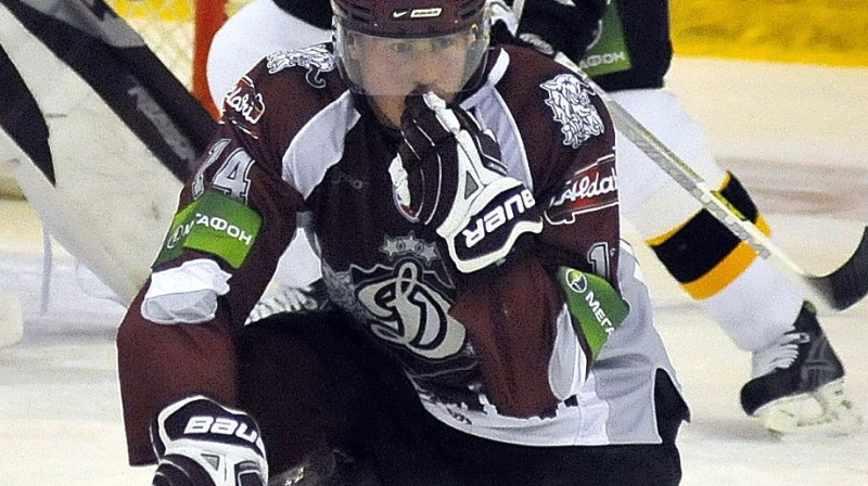 Jēkabs Rēdlihs aizsardzībā
Foto: Romualds Vambuts, Sportacentrs.com