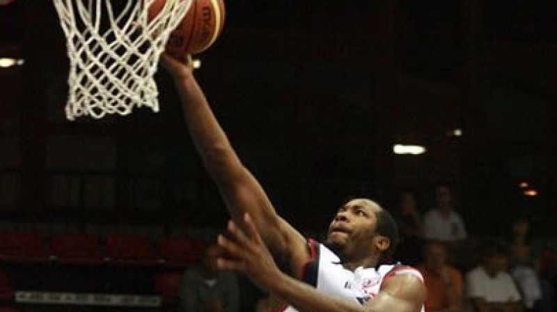 Jāņa Porziņģa potenciālais komandas biedrs Freds Džounss turpina būt rezultatīvs Itālijā
Foto:pallacanestrobiella.it