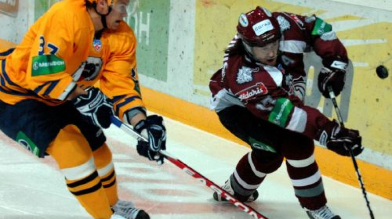 Aleksandrs Ņiživijs spēlē pret ''Atlant'' guva divus vārtus
Foto: Romāns Kokšarovs, Sporta Avīze, f64