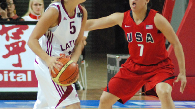 Anda Eibele un Kara Lawson, 2008. gada 3. augusts
Foto: USA Basketball