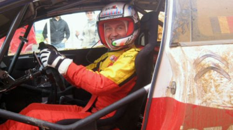 Džidži Galli pie Sebastiena Lēba automašīnas stūres
Foto: www.gigigalli.com