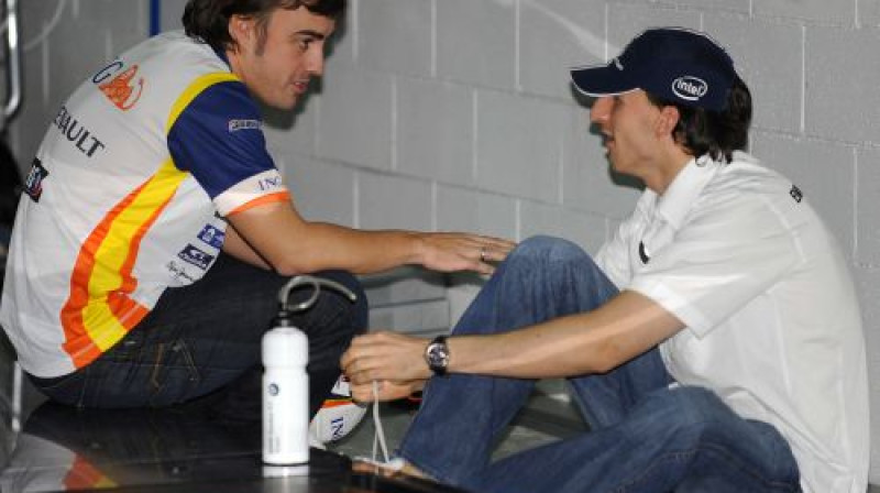 Roberts Kubica tagad "Renault" komandā nomainīs Fernando Alonso
Foto: AP