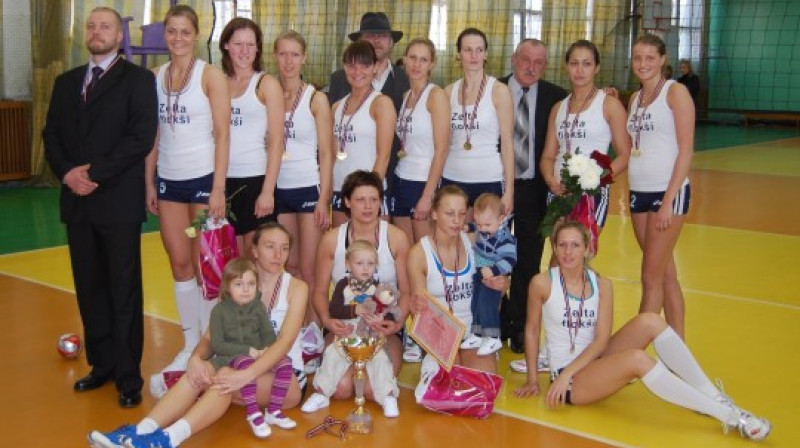 Aizvadītā gada Latvijas čempiones - LU / Jelgava volejbolistes
Foto: Viesturs Lejiņš