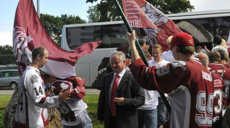 Juliuss Šuplers ''Dinamo'' fanu ielenkumā
Foto: Romualds Vambuts, Sportacentrs.com