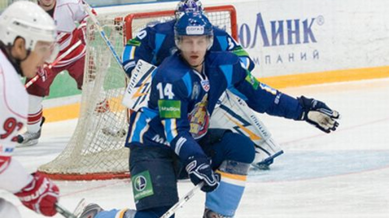 Filips Novāks aizsardzībā
Foto: hcmvd.ru