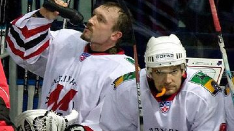 Maksims Galanovs (pa labi)
Foto: khl.ru