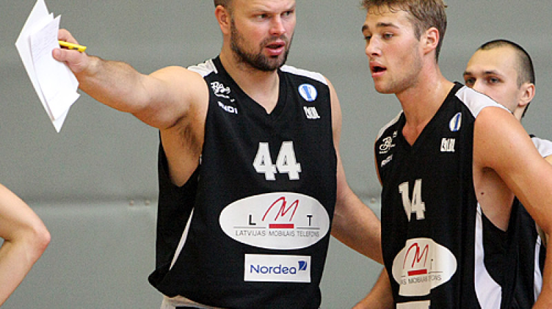 "Barons" basketbolisti Uvis Helmanis un Mārtiņš Rozenbergs
Foto: Renārs Buivids