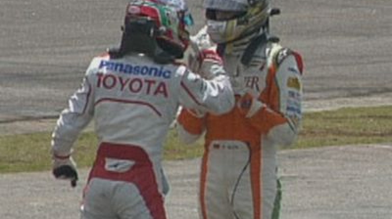 Jarno Trulli un Adrians Zutils
Foto: www.formula1.com