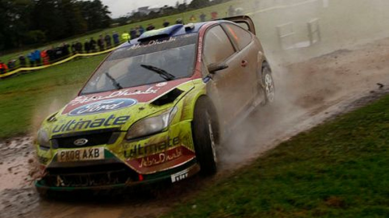 Miko Hirvonena komandas biedrs Jari Mati Latvala šodien jau pirmā posma pirmajā līkumā sabojāja savu automašīnu
Foto: www.rally-mania.cz
