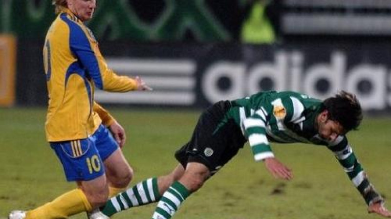 Divi vārtu guvēji - Juris Laizāns un Žoao Moutinju
Foto: Romāns Kokšarovs ("Sporta Avīze")