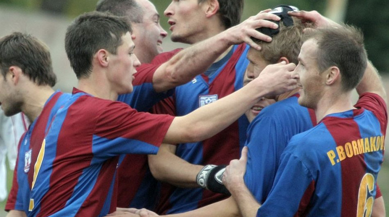 "Jelgavas" futbolisti priecājas
Foto: Ivars Veiliņš, www.jelgavasvestnesis.lv