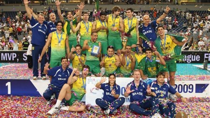 Brazīlijas izlases volejbolisti pēc uzvaras Pasaules līgā 2009. gadā
Foto: www.fivb.com