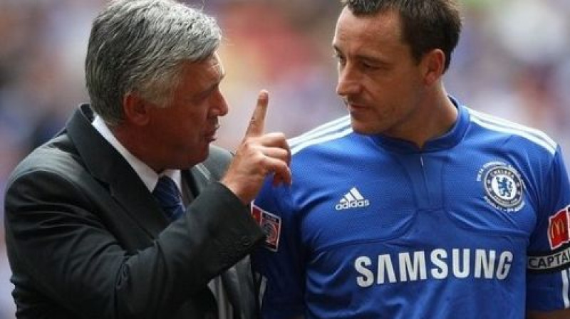 ''Chelsea'' panākumu atslēga - treneris Karlo Ančeloti un kapteinis Džons Terijs
Foto: PA Wire/Scanpix