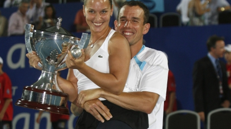 2009. gada Hopmana kausi čempioni - slovāki Dominika Cibulkova un Dominiks Hrbatijs
Foto: Professional Sport/Scanpix