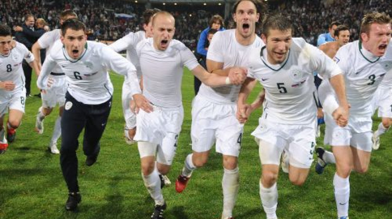 Slovēnijas futbolistu prieki pēc izcīnītās ceļazīmes uz PK izcīņu
Foto: AFP/Scanpix