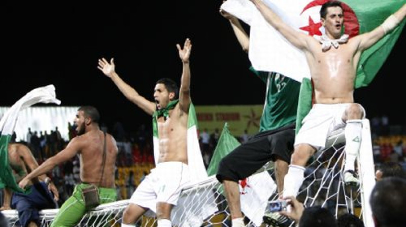 Alžīrijas izlases futbolisti
Foto: AP/Scanpix