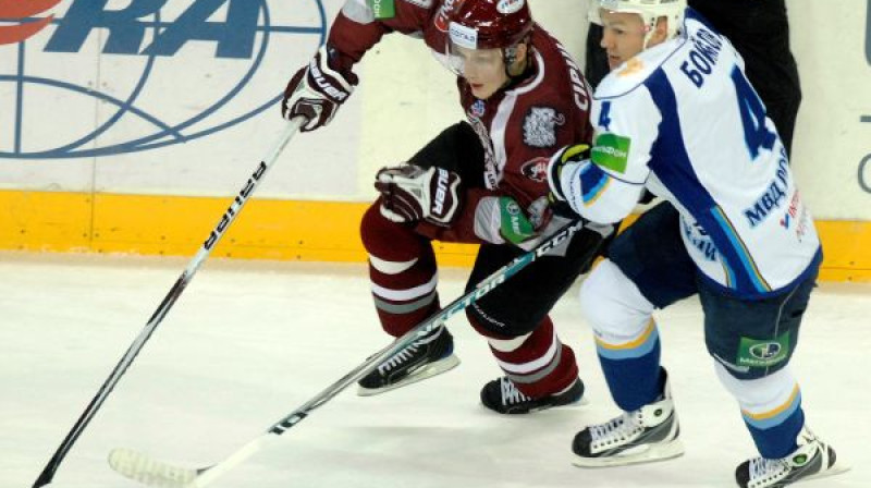 Mārtiņš Cipulis uzbrukumā 
Foto: Romāns Kokšarovs, Sporta Avīze, f64