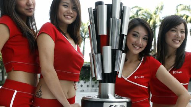 F-1 meitenes pie Singapūras Lielās balvas
Foto: AFP/Scanpix