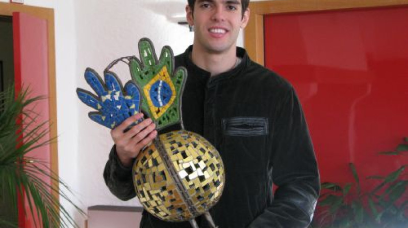 Pirmais šīs balvas ieguvējs - Kakā
Foto: sambafoot.com