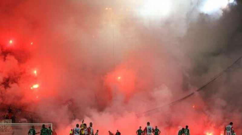 "Karaiskakis" stadions dūmos
Foto: AP/Scanpix