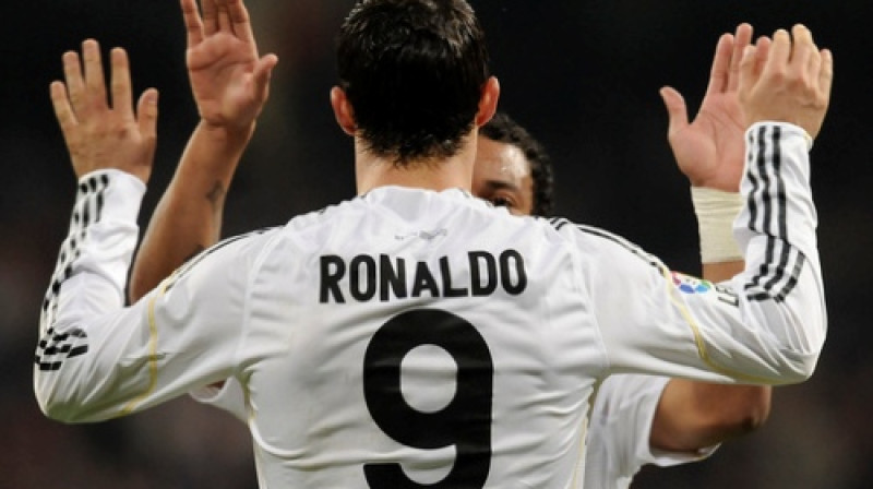 Krištianu Ronaldu sveic komandas biedru Marselo
Foto: AP/ Scanpix