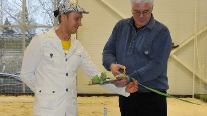 Halles saimnieks Andris Blaka un LOK prezidents Aldons Vrubļevskis svinīgi atklāj sporta centru "Brazīlija"
Foto: Romualds Vambuts, Sportacentrs.com