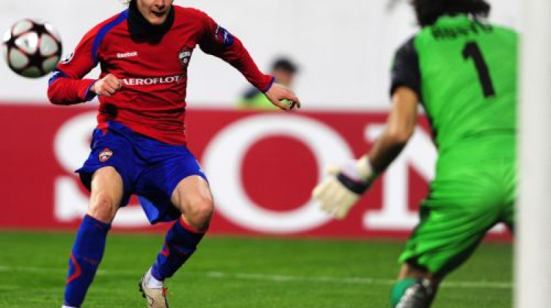 Milošs Krasičs pēc brīža gūs vārtus
Foto: AFP