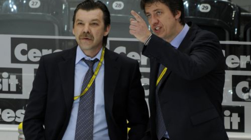 ''MVD'' treneri Oļegs Znaroks un Harijs Vītoliņš
Foto: Romāns Kokšarovs, Sporta Avīze