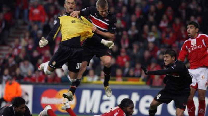 "Standard" vārtsargs Sinans Bolats gūst vārtus pret "Alkmaar"
Foto: AP/Scanpix