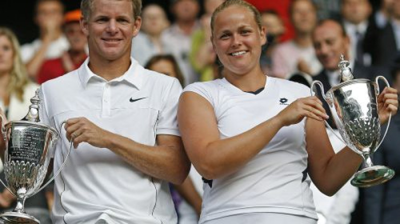 2009. gada Vimbldonas jauktu dubultspēļu čempioni - bahamietis Marks Noulzs un vāciete Anna Lēne Grēnefelde
Foto: Professional Sport