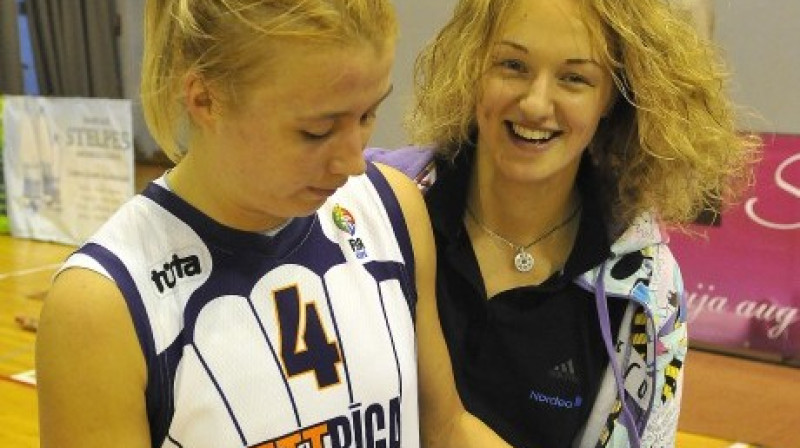 Anda Eibele un Santa Dreimane
Foto: Romualds Vambuts, Sportacentrs.com