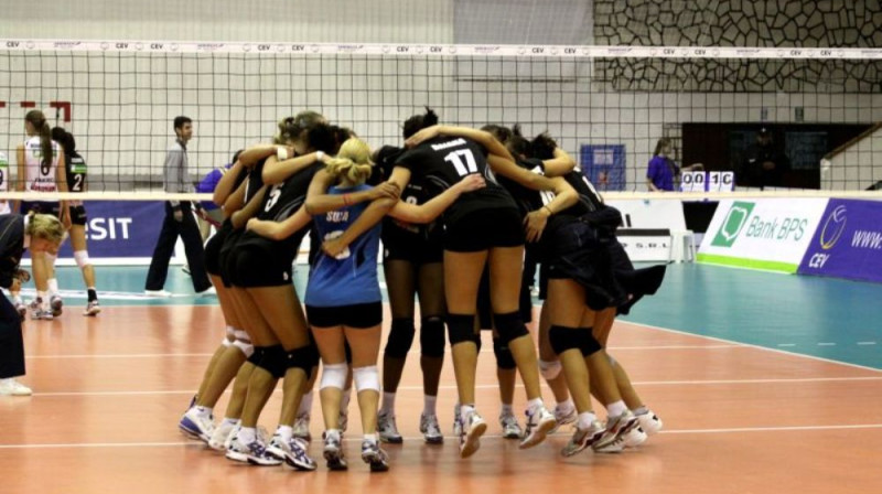 "Metal Galati" komandas volejbolistes priecājas par uzvaru
Foto: www.cev.lu