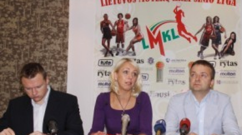 K-L, SK '"Cēsis" prezidents Krišjānis Kļaviņš, Lietuvas Sieviešu basketbola līgas direktore Audra Ginelevičiene, Viļņas "Teo" prezidents un ģenerālmenedžeris Arvīds Tamašausks
Foto: LMKL