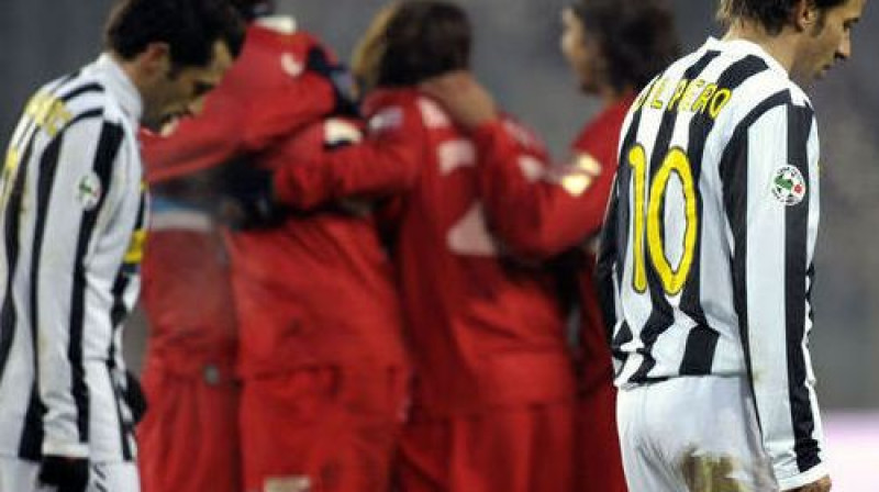 "Juventus" spēlētāji nokāruši galvas, "Catania" - laimīgi
Foto: AFP/Scanpix