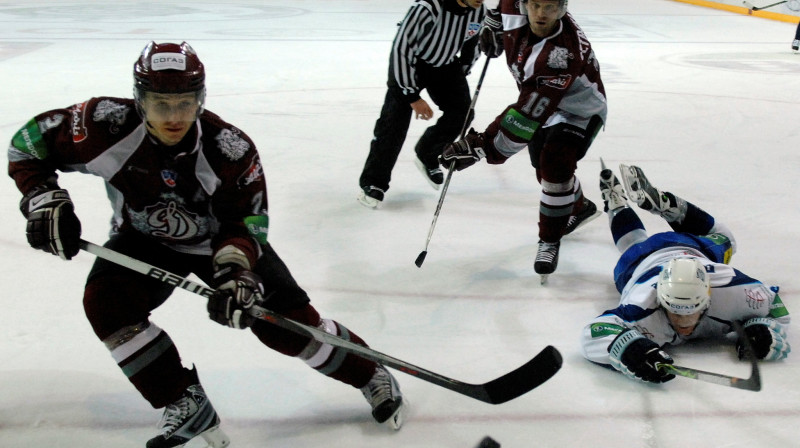 Ar ripu Rodrigo Laviņš
Foto: Romāns Kokšarovs, Sporta Avīze, f64