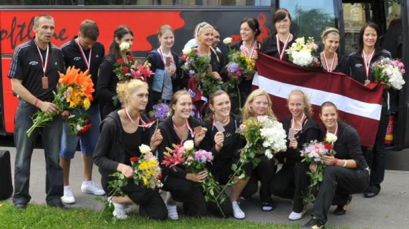 U-20 meiteņu starts Eiropas čempionātā bija viens no diemžēl retajiem krāsainajiem notikumiem basketbolā aizvadītajā gadā. 
Foto: Romualds Vambuts, Sportacentrs.com