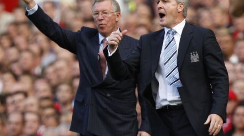 Alekss Fergusons un Marks Hjūzs Mančestras derbija laikā
Foto: AP/Scanpix