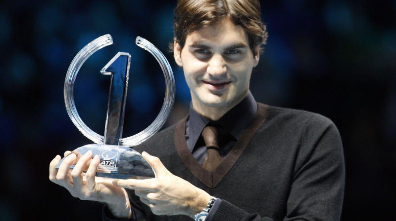 Rodžers Federers saņem šī gada ATP World Tour Champion trofeju.
Foto: Scanpix Sweden