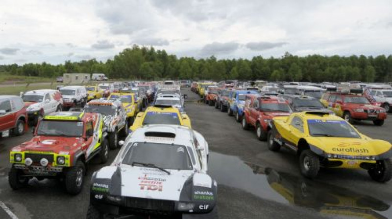 Dakāras rallija tehnika ierodas Argentīnā
Foto: AFP/Scanpix