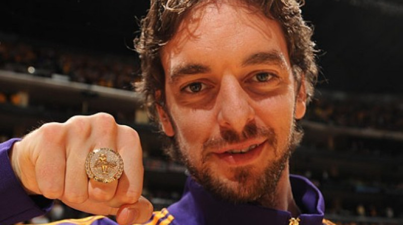 Pau Gazols 2009. gadā uzvarēja NBA un Eiropas čempionātos, izcīnot EuroBasket MVP balvu, taču šogad nācās samierināties vien ar triumfu Eiropas čempionātā
Foto: NBA.com