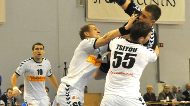 Edgars Vadzītis baltkrievu skavās
Foto: Romualds Vambuts, sportacentrs.com