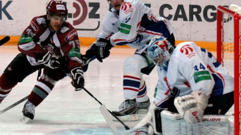 Uzbrukumā Ģirts Ankipāns
Foto: Romāns Kokšarovs, Sporta Avīze, f64