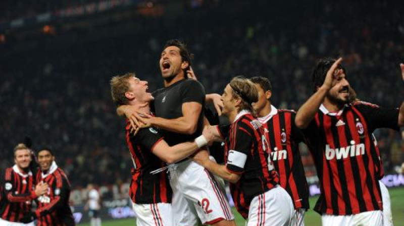 ''Milan'' spēlētāji priecājas par kārtējiem gūtajiem vārtiem
Foto: AFP/Scanpix