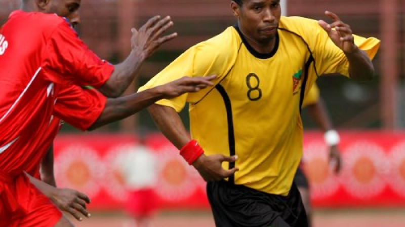 Viens no Mozambikas vidējās līnijas līderiem - Gonsalvess Fumo (pa labi)
Foto: backpagepix