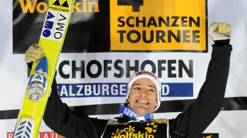 Andreass Koflers Četru tramplīnu turnejā triumfēja pirmoreiz
Foto: AP/ Scanpix