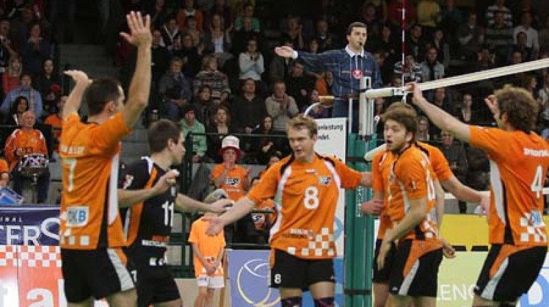Jānis Šmēdiņš centrā (nr. 8)
Foto: www.scc-volleyball.de