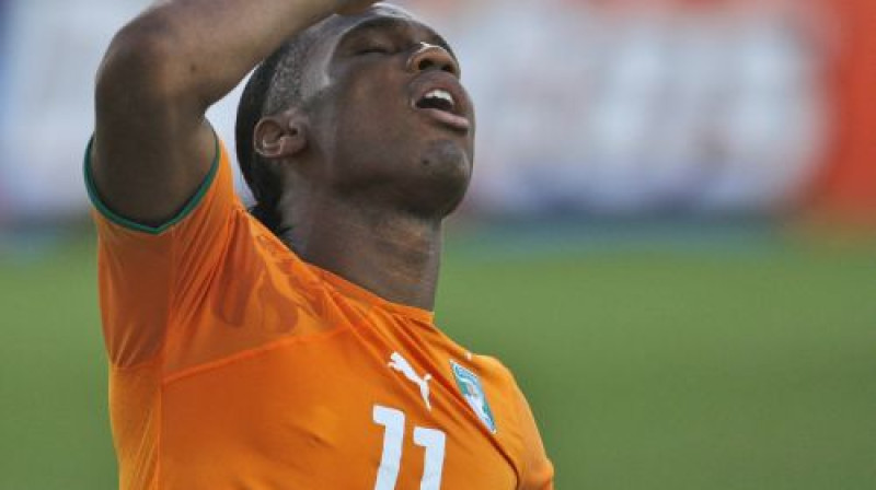 Didjē Drogba pārdzīvo par neizmantoto iespēju mačā pret Burkinafaso
Foto: AP/Scanpix