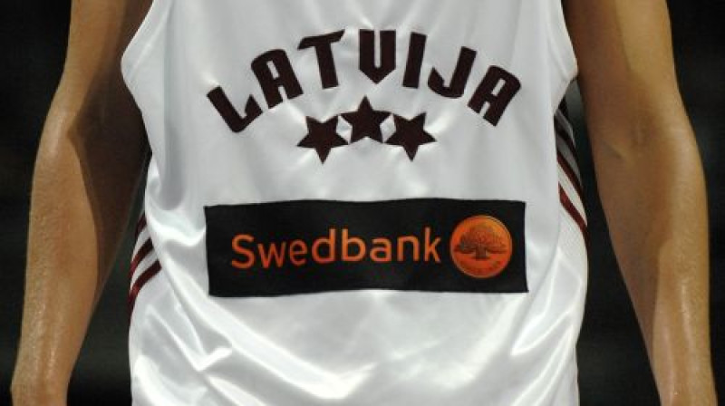 Daži savējie spēlēt zem Latvijas karoga negrib. Daži svešie - grib. Ko darīt?
Foto: Romāns Kokšarovs, Sporta Avīze
